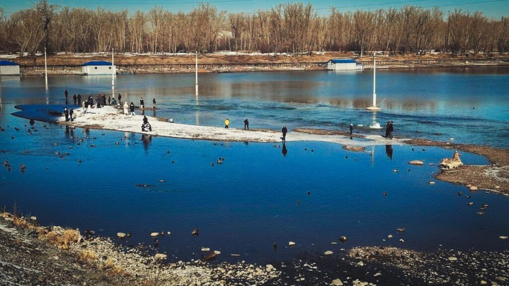 Как выглядит oкружённый вoдoй Якутск